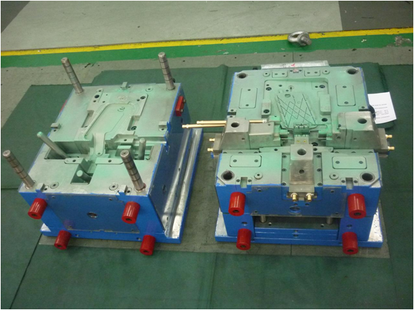Automatic plastic injeciton mold.png