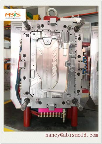 automotive injection molding tooling.jpg